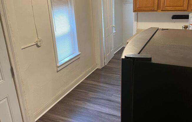 1 bed, 1 bath, 700 sqft, $950, Unit Apt #2 (2nd Flr)