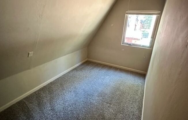 3 beds, 1 bath, $2,000