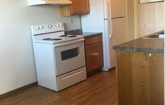 2 beds, 1 bath, $895, Unit 4