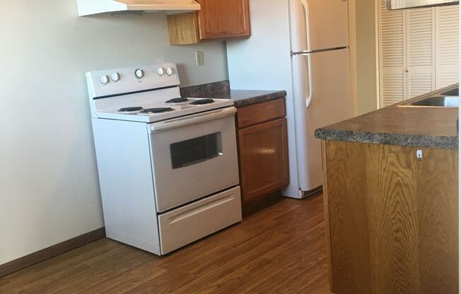 2 beds, 1 bath, $895, Unit 4