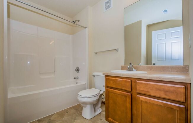 2 beds, 2 baths, 990 sqft, $1,195, Unit 5801 - Unit 32