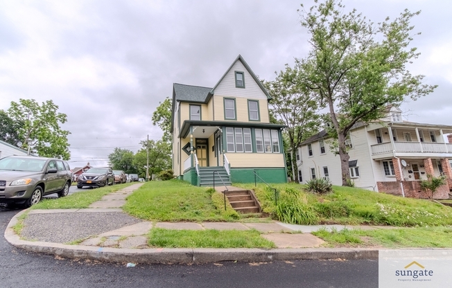 2900 E STRATHMORE AVE