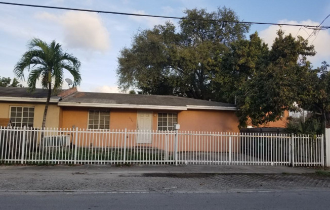 3725 NW 13 AVE
