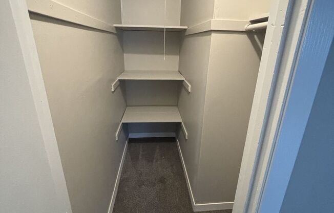 2 beds, 1 bath, 900 sqft, $1,250, Unit 175-01