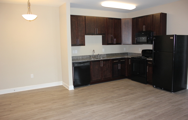 2 beds, 2 baths, $1,525, Unit APARTMENT 204