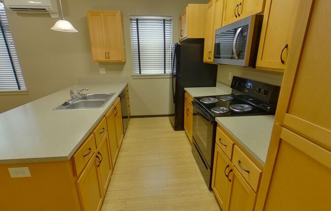 3 beds, 2 baths, $2,475, Unit 1547 Hilyard Street