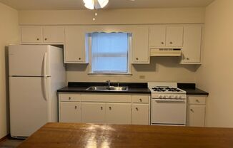 2 beds, 1 bath, 900 sqft, $1,375, Unit 1W