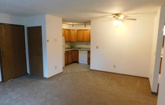 2 beds, 1 bath, $900, Unit 271-09