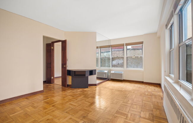 1 bed, 1 bath, $3,600, Unit 5L