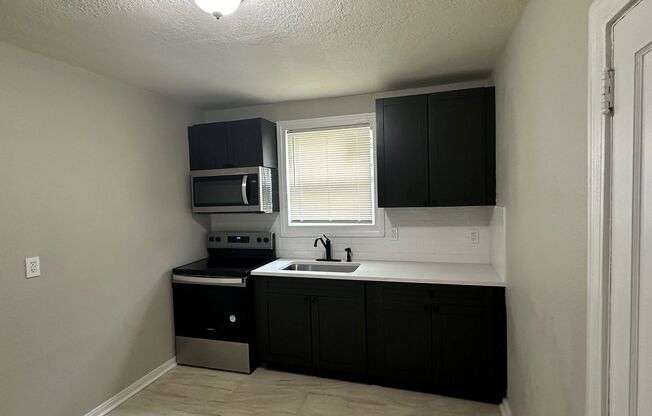 3 beds, 1 bath, $1,300