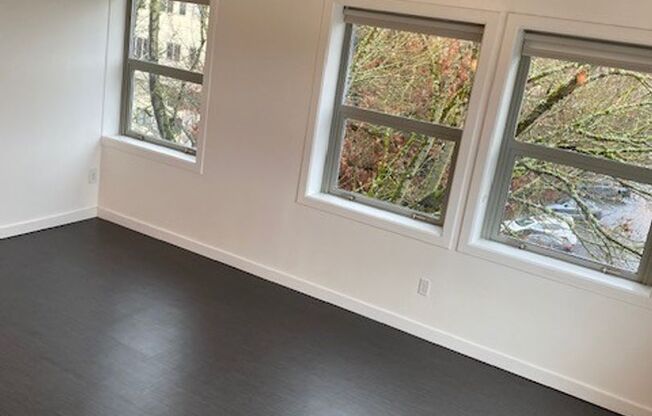 2 beds, 2 baths, 963 sqft, $1,979, Unit 402