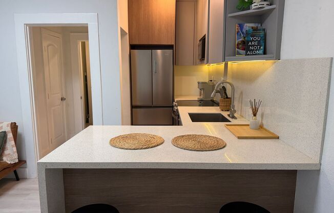 Fully Furnished 1BR with In-Unit Washer & Dryer