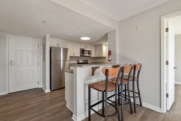 2 beds, 2 baths, 900 sqft, $1,700, Unit 202