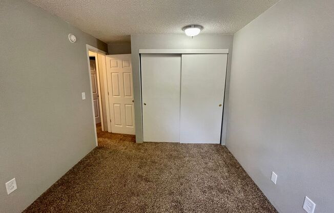 2 beds, 1 bath, $1,000, Unit Unit B