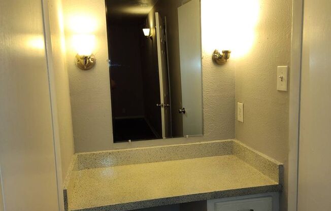 1 bed, 1 bath, 670 sqft, $925, Unit 204