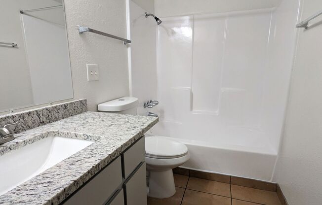 2 beds, 1 bath, 825 sqft, $975, Unit 216