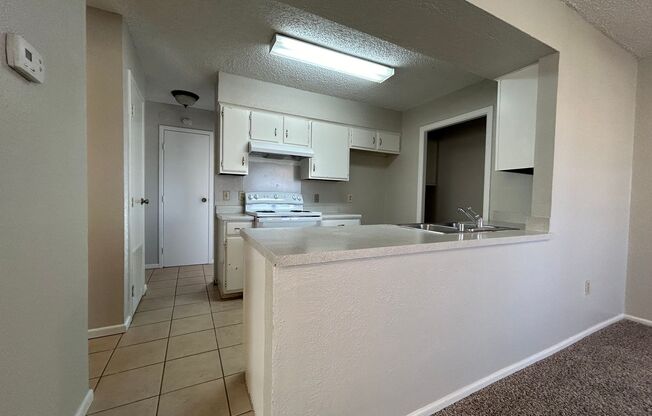 2 beds, 1 bath, 775 sqft, $950, Unit B