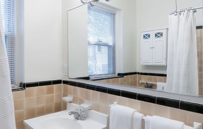 1 bed, 1 bath, 680 sqft, $1,875, Unit 204B