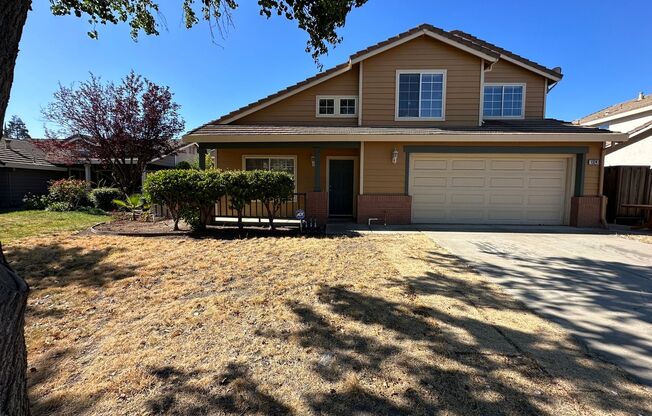 Beautiful 3 bedroom, 2.5 Bath Tracy Home