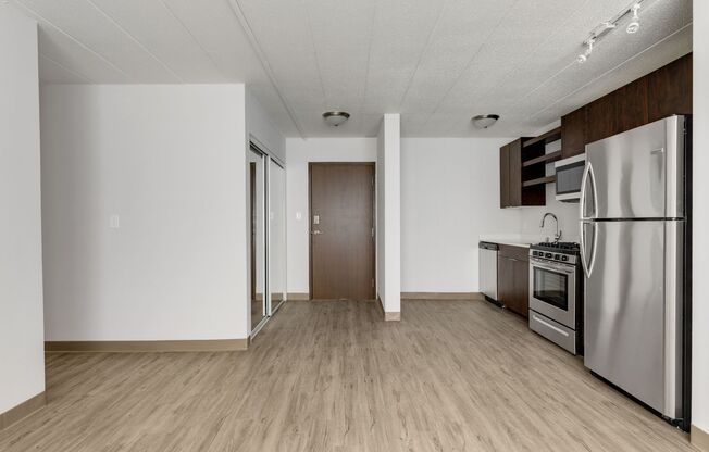 2 beds, 1 bath, 700 sqft, $1,617, Unit 102