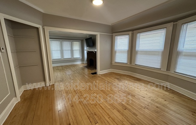 2461 N 45