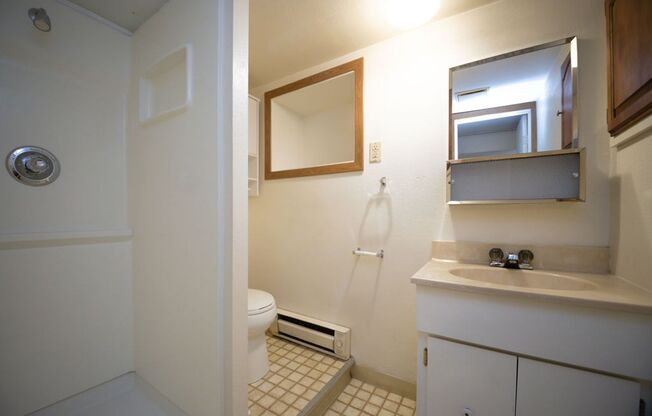 1 bed, 1 bath, 408 sqft, $1,300, Unit 512 1/2 S Loomis Ave