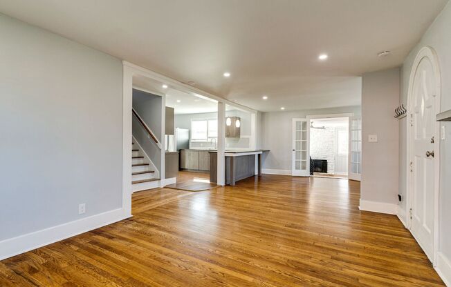 Spacious 4 Bed/ 3.5 Bath Home in Madison w Detached Office and Full Bath, 2 Car Garage, 1/2 acres lot, Pet Friendly