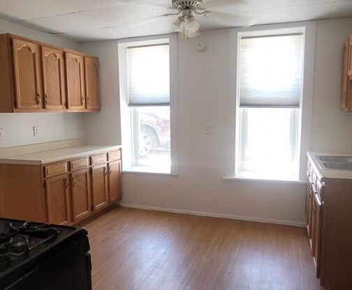 2 beds, 1 bath, $750