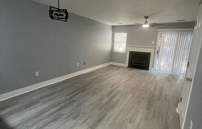 Adorable 2 bedroom 2.5 bathroom townhome | Located in the heart of Charlotte, NC
