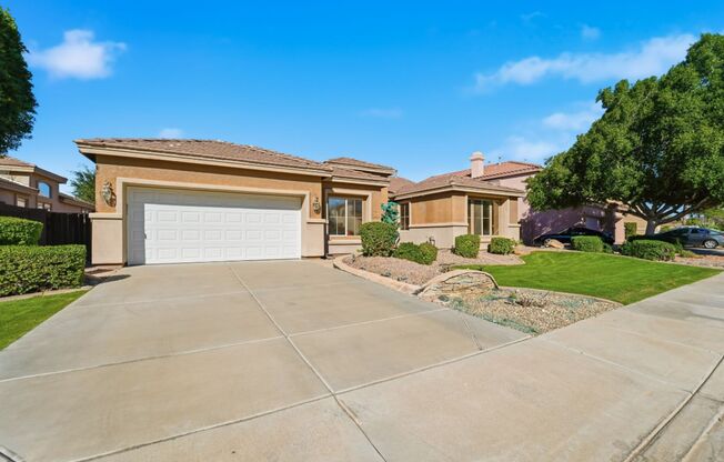 Beautiful Single-Level Home with Private Pool – Prime Arrowhead Location!