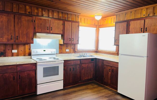 MOVE IN SPECIAL! Welcome home! Great location! 3 bed, 1 bath, large kitchen, parking for 2, lots of green space, W/D hookups, must see!