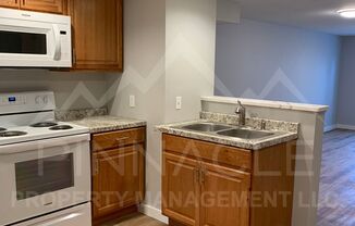 1 bed, 1 bath, 850 sqft, $950, Unit 3B Chicago Ave