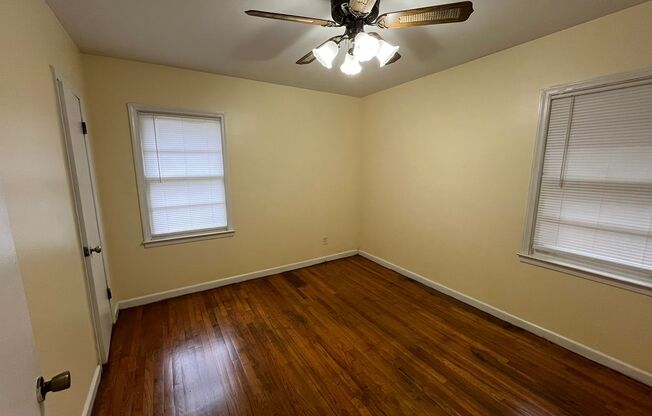 3 beds, 1 bath, $900