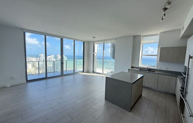 EXCELLENT LOCATION. WELCOME HOME TO A LUXURIOUS 2 BEDROOM 2 BATHROOMS CONDO. HUGE BALCONY AND ROOFTOP ACCESS.