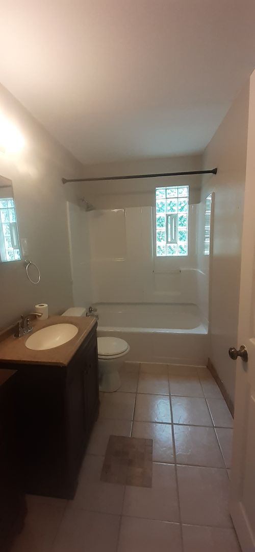 3 beds, 1 bath, $1,595