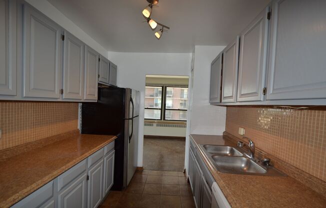 2 beds, 1 bath, 1,200 sqft, $2,800, Unit 418-0605