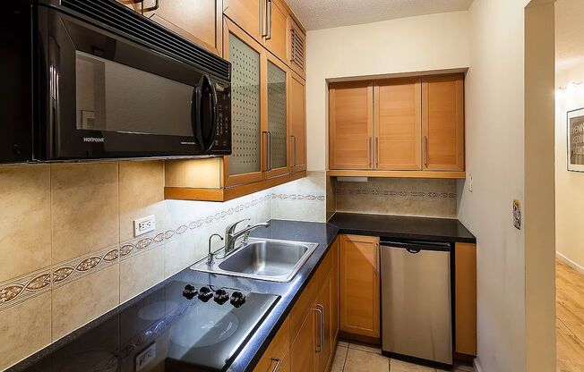 Studio, 1 bath, $3,400, Unit 4F