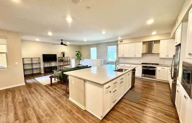 Contemporary 2 Bedroom 2 bath condo in the heart of Irvine Financial District