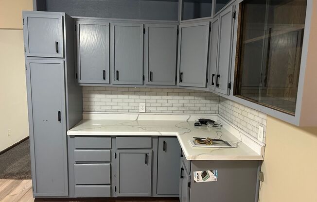 3 beds, 1 bath, $1,500, Unit 1013 A