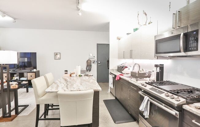 1 bed, 1 bath, 700 sqft, $2,295, Unit 306