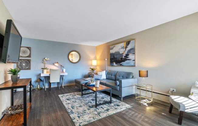 Beautiful Living Room | Apartments For Rent Win Mt Prospect, IL | The Eclipse at 1450