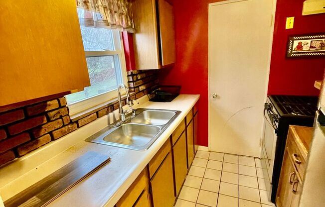 2 beds, 1 bath, 900 sqft, $975, Unit 4