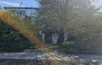 Lancer Apartments: Leasing Specials! Beautiful Mid-Century Units in West Seattle