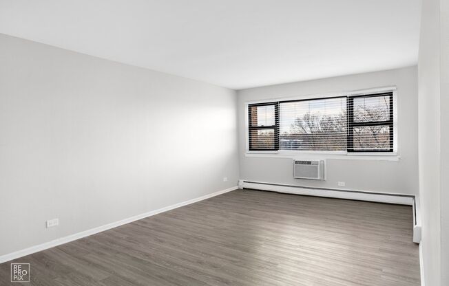 5870 W Lake