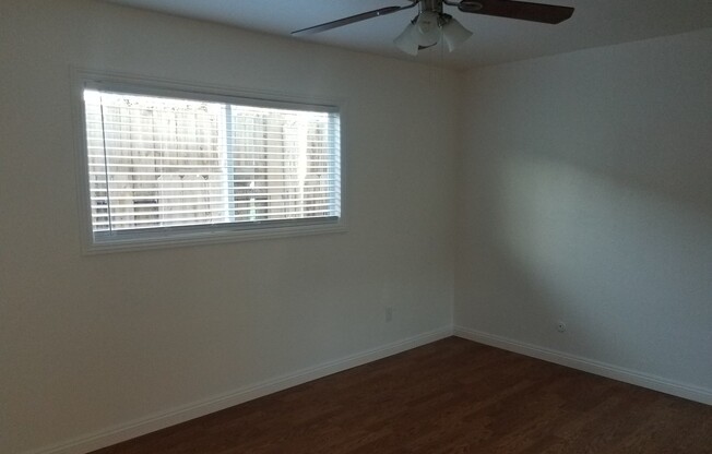 3-Bed, 1.5-Bath House w/1-Car Garage, Close to Commissary