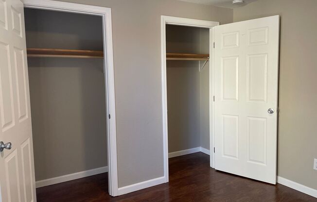 2 beds, 1 bath, 907 sqft, $1,400, Unit 1889B