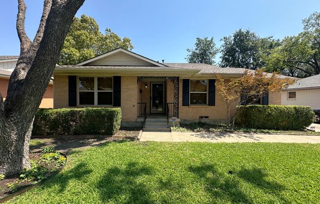 Charming updated 3-Bedroom in Prime Lake Highlands Location!