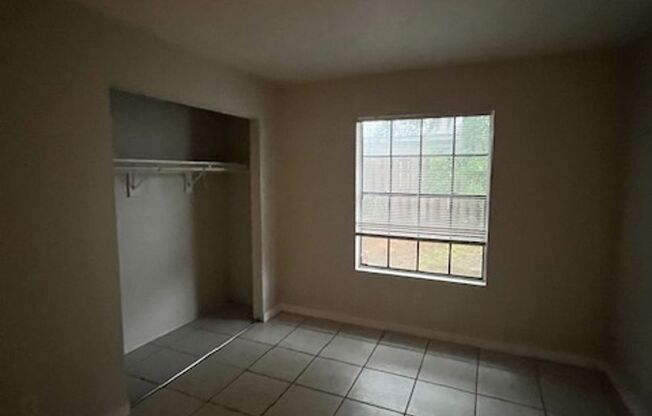 2 beds, 1 bath, $1,150