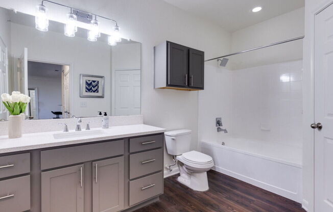 2 beds, 2 baths, 935 sqft, $1,579