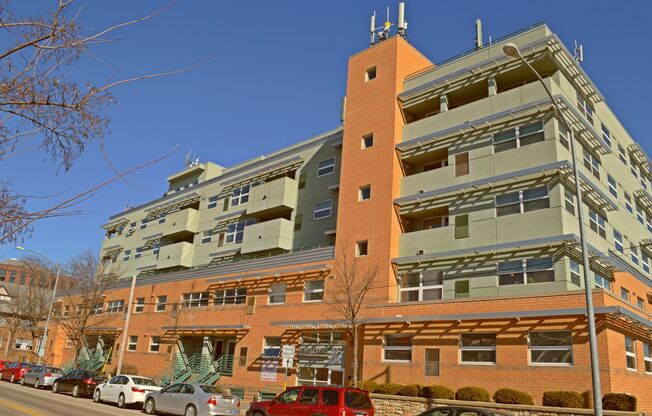 2 beds, 1 bath, 600 sqft, $2,319, Unit 45R-404